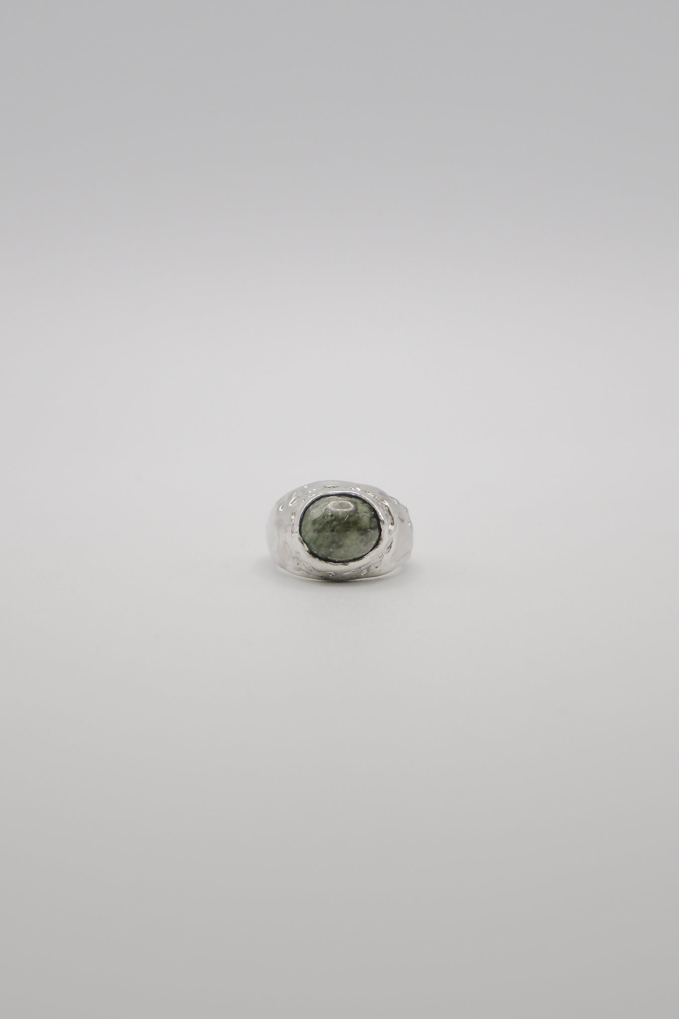 STERLING SILVER RING WITH SERAPHINITE STONE