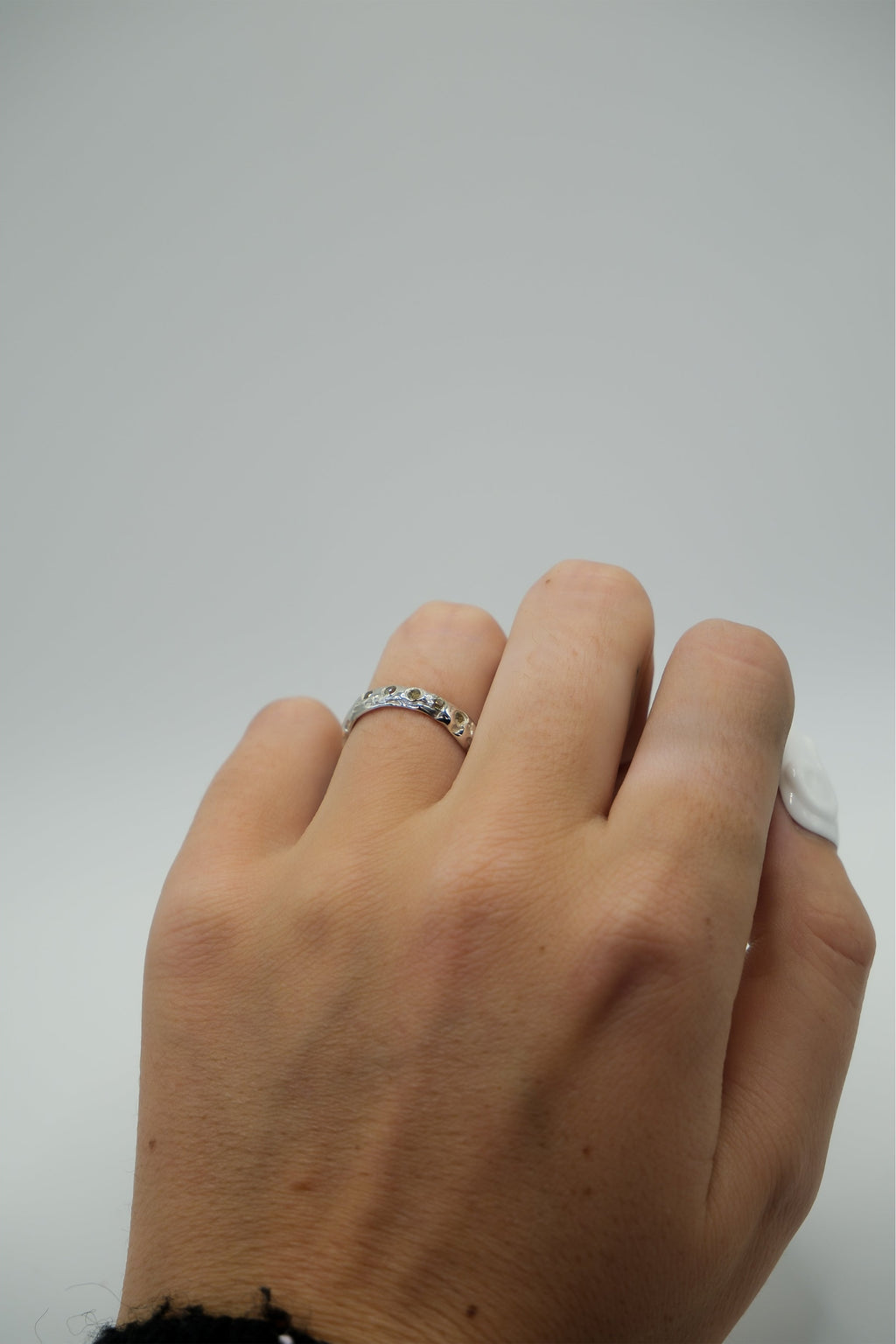 Sol and Mani small band ring with five sparkling stones, designed for sisters, featuring elegant, minimalist jewelry style.