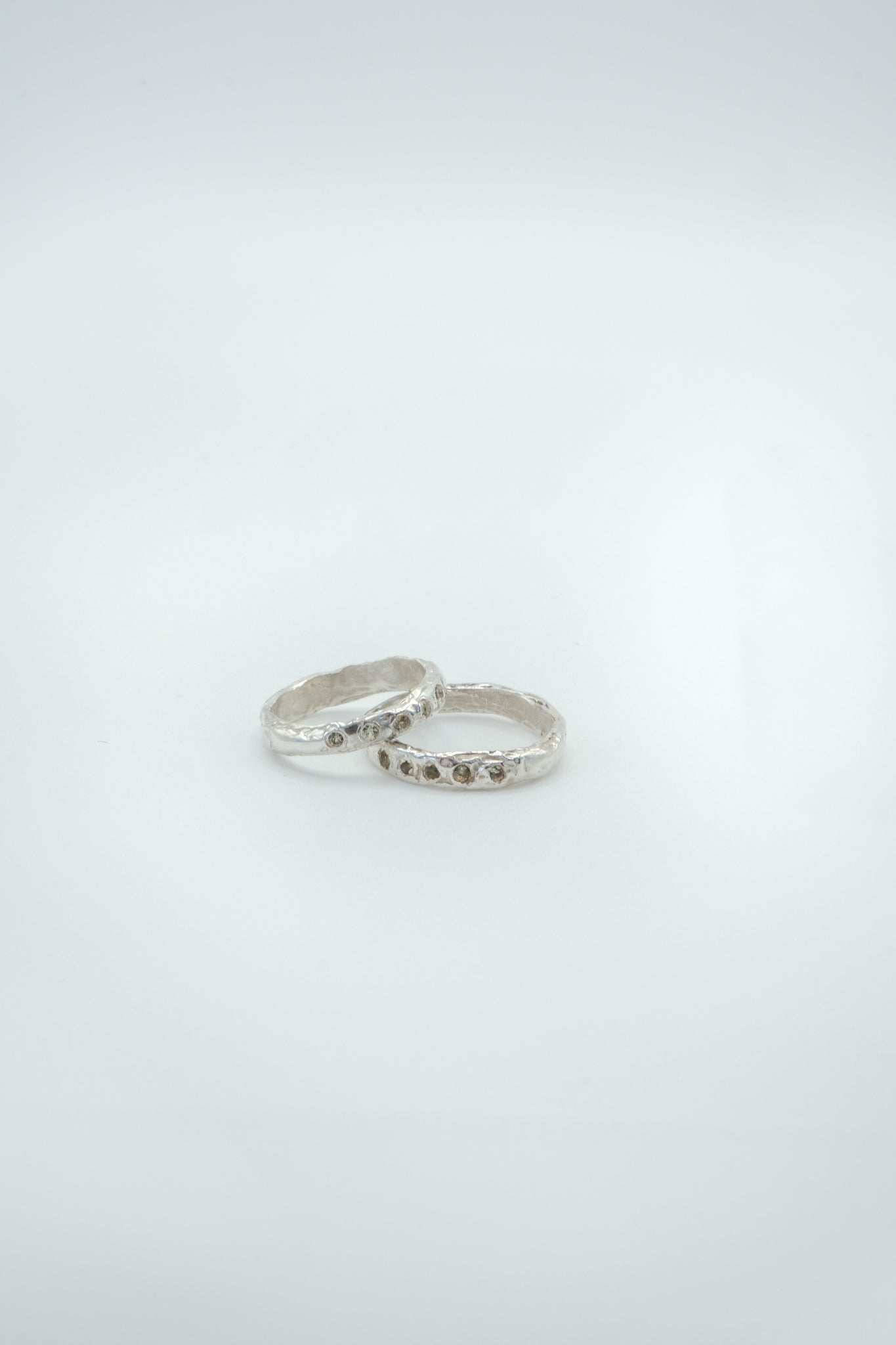 Sol and Mani small band ring with five sparkling stones, designed for sisters, showcasing a delicate and elegant jewelry piece.